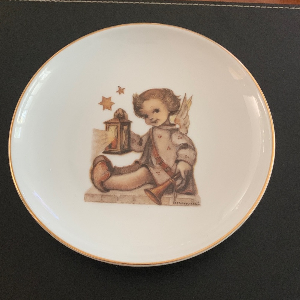 Hummel Angel Plate with Gold and Brown Accents